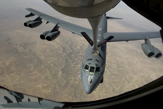 B-52 refuelling in mid-air