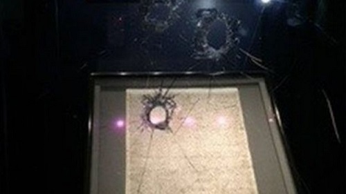 Magna Carta display damage