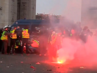 Paris yellow jacket protest