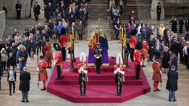 Queen mourners in Westminster Hall