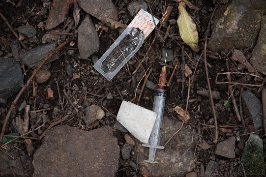 Heroin syringe discarded