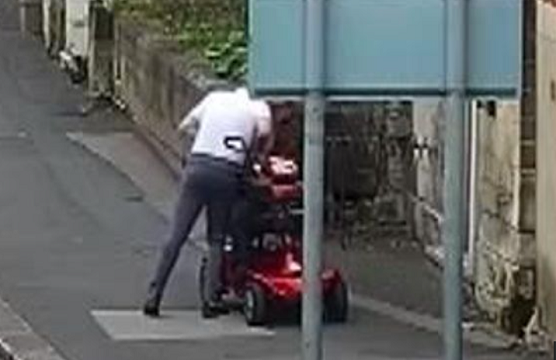 Worksop thief robs pensioner