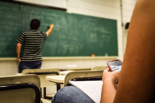 cell phone in school class