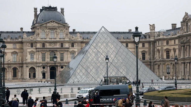 Paris Louvre pyramid