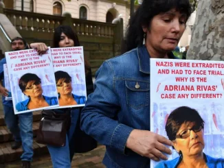 Adriana Rivas campaigners