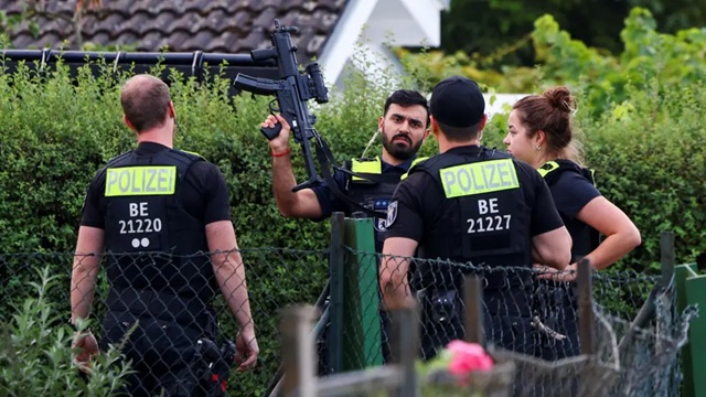 Police at allotment in Spandau borough